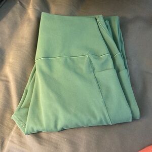 Uniqlo XS Green Leggings w Pockets. No pilling